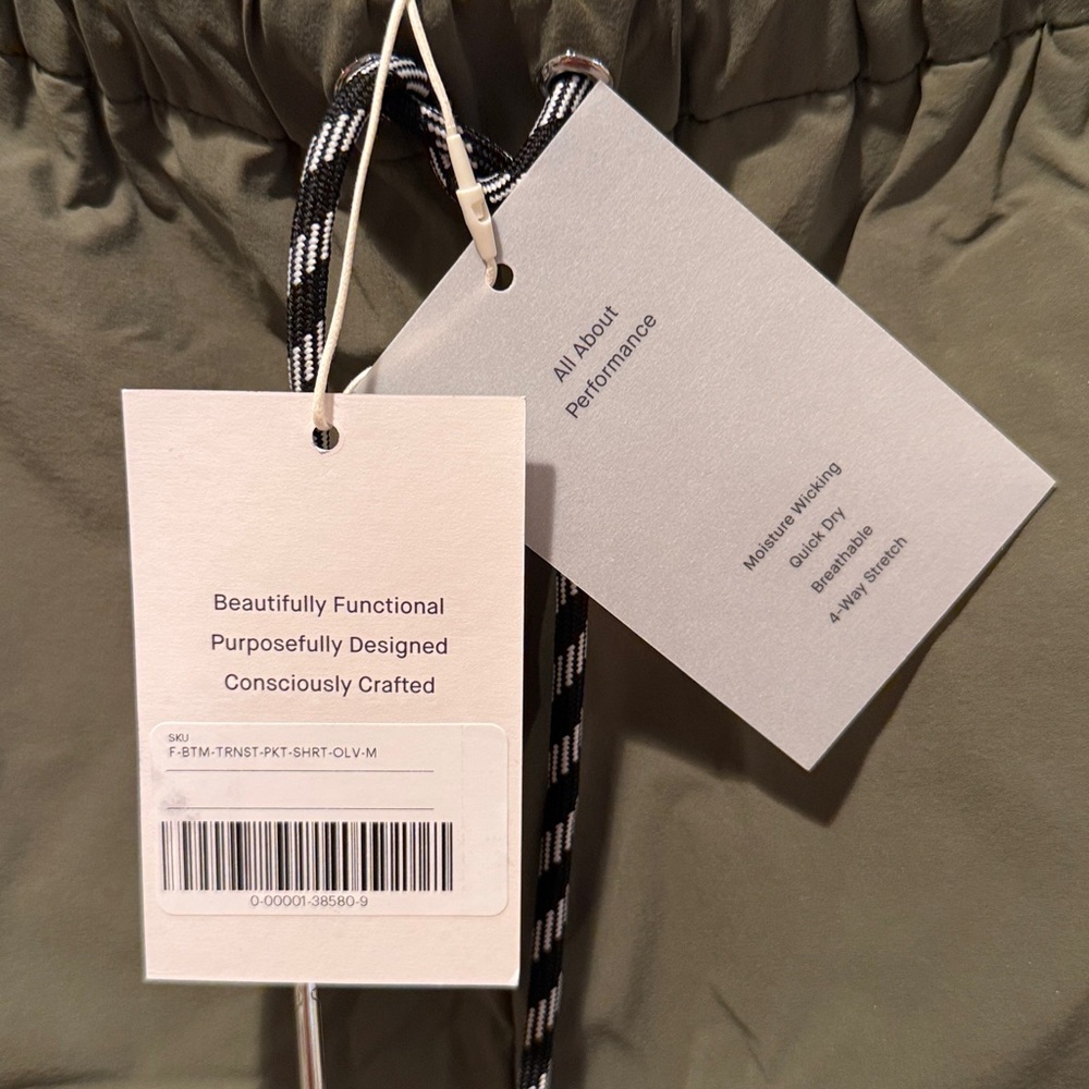 EVERLANE Women’s The Anywhere Barrel Short in Green NWT - Picture 3 of 4